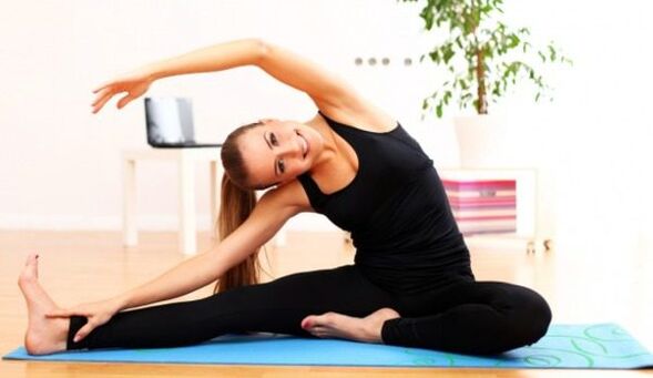 La ginnastica al mattino contribuirà a rafforzare la schiena con l'osteocondosi